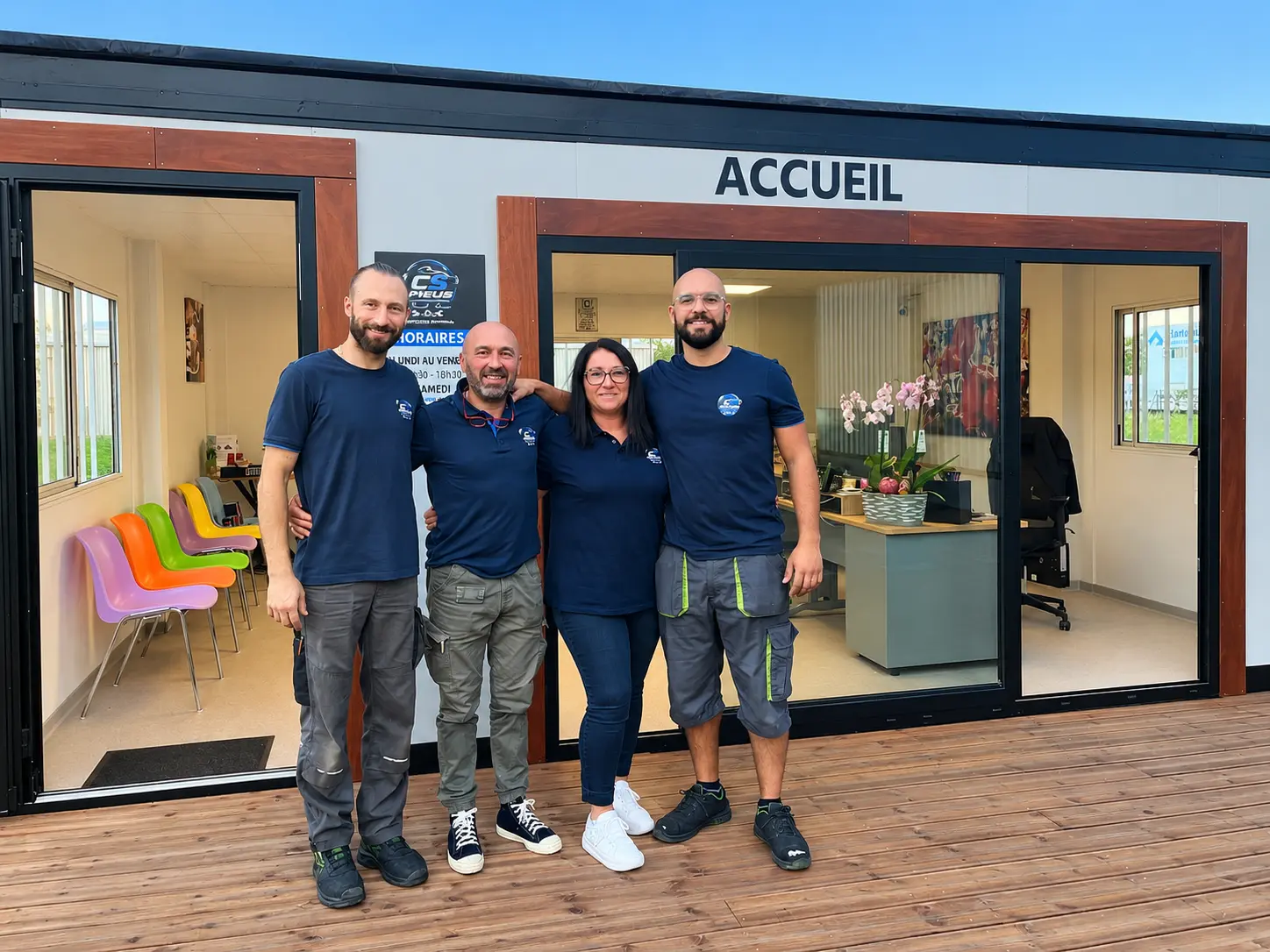 L’équipe CS PNEUS réunie devant l’accueil de l’atelier à Issenheim